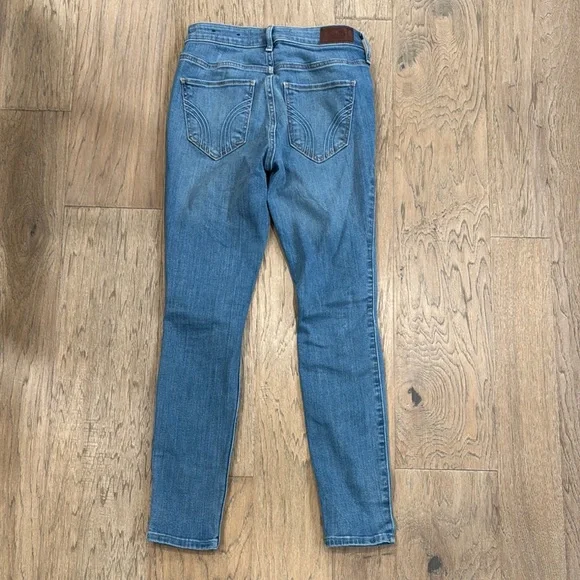 Hollister Blue Skinny Distressed Jeans with Tapered Legs Size 25x27 - Picture 4 of 5